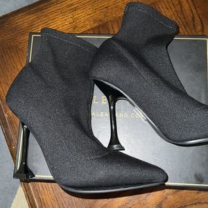 AKIRA Black boots Size 8 New Cute and Comfortable